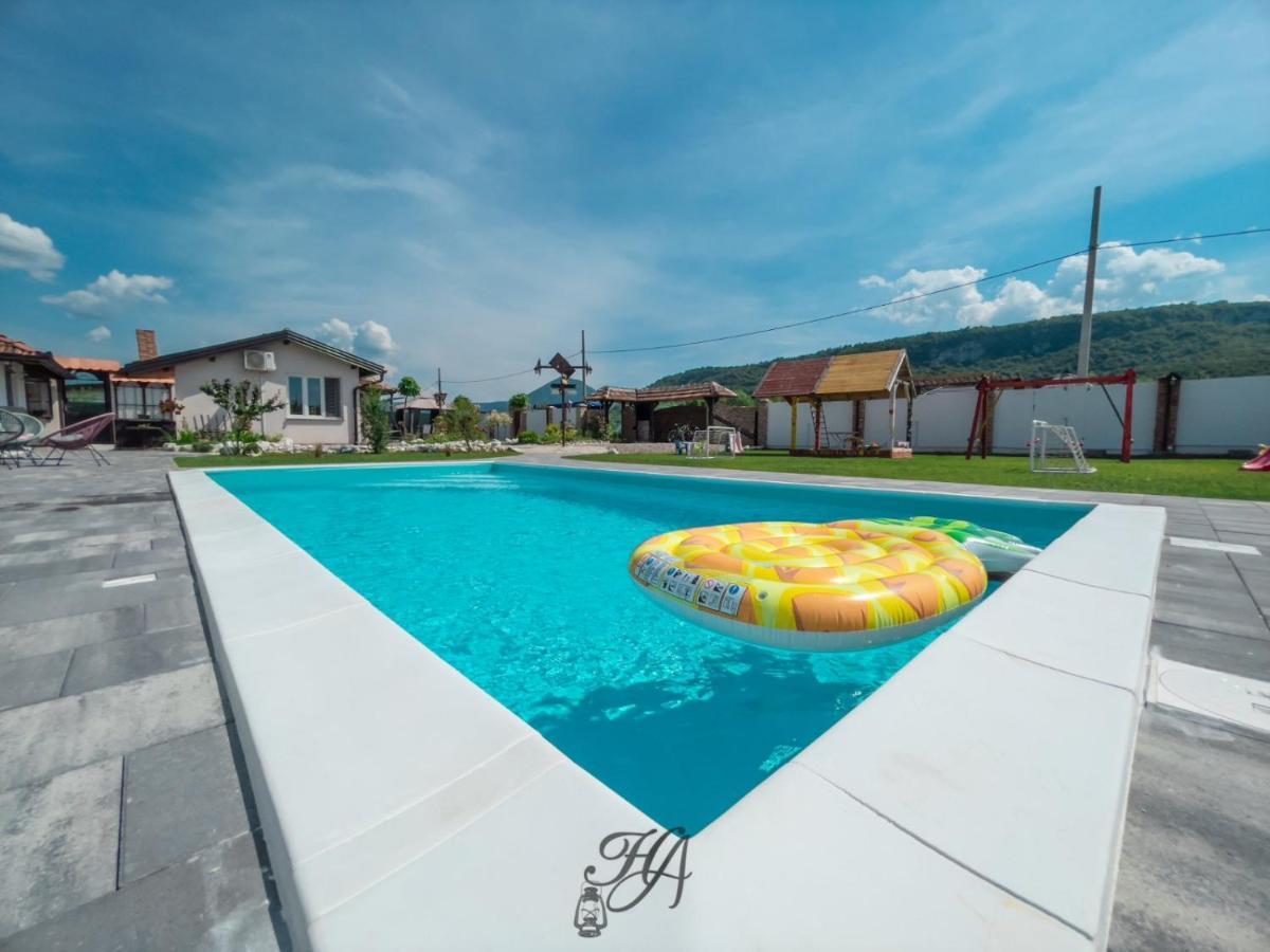 Villa Family Estate Hadzalova Avlija Bihać Exterior foto