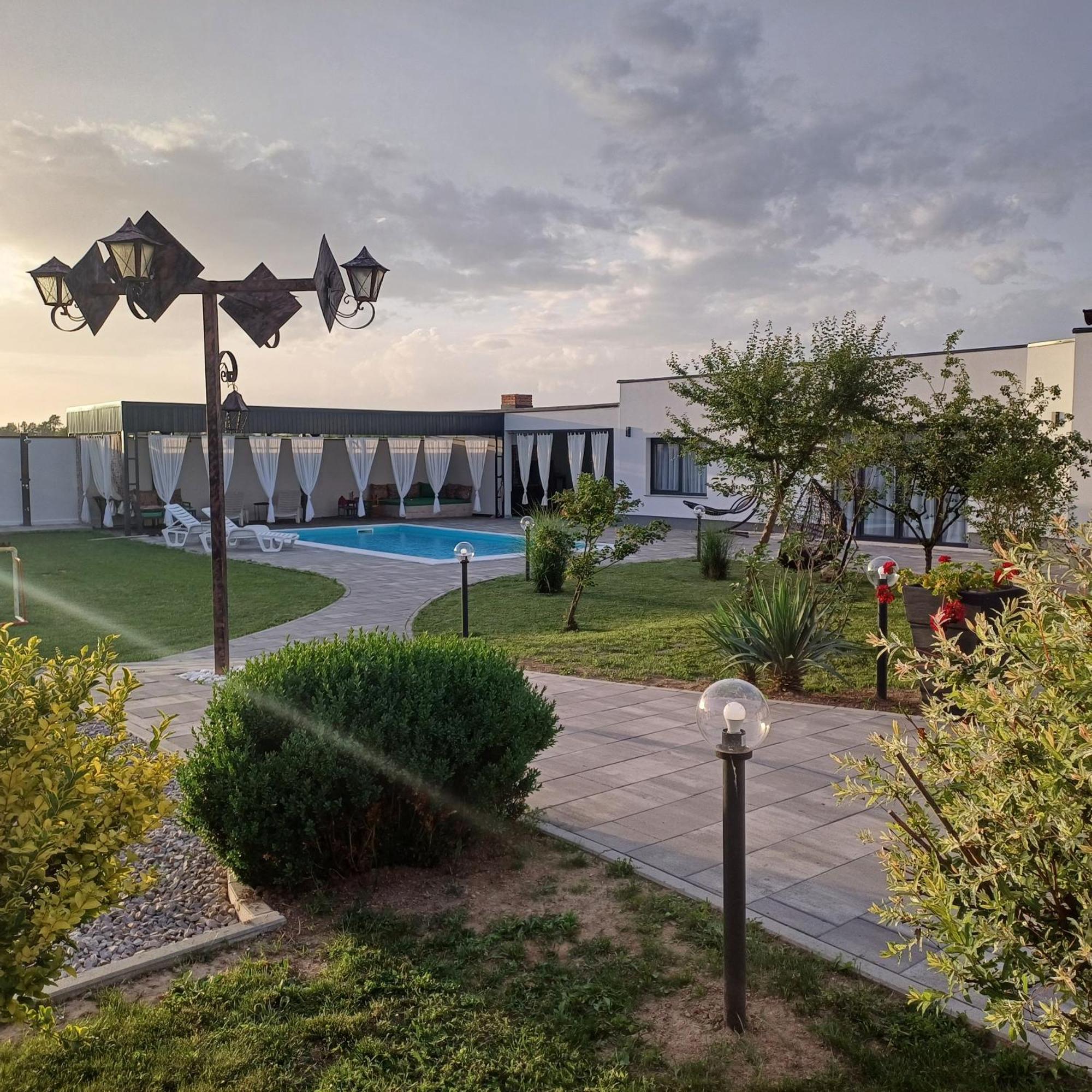 Villa Family Estate Hadzalova Avlija Bihać Exterior foto